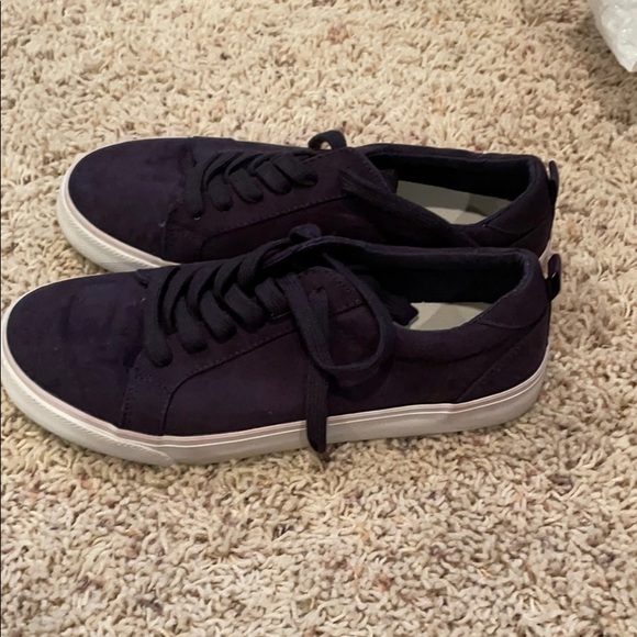 Boys Navy blue suede tennis shoes size 6 - Picture 2 of 5